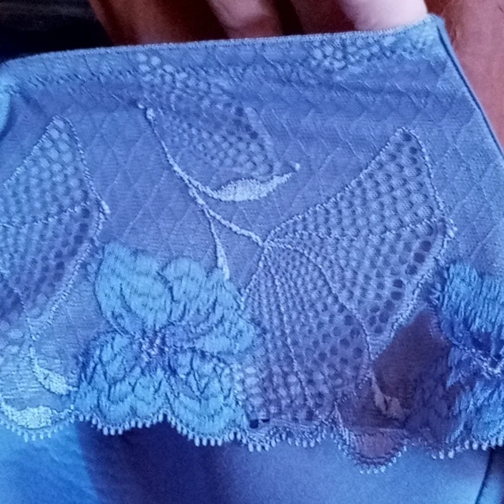 •Wirefree Two-Way Convertible Calvin Klein Bralet - Picture 8 of 13